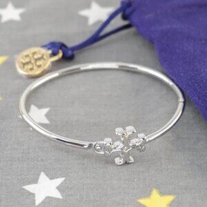 Tory Burch Eleanor Hinged Cuff in Tory Silver